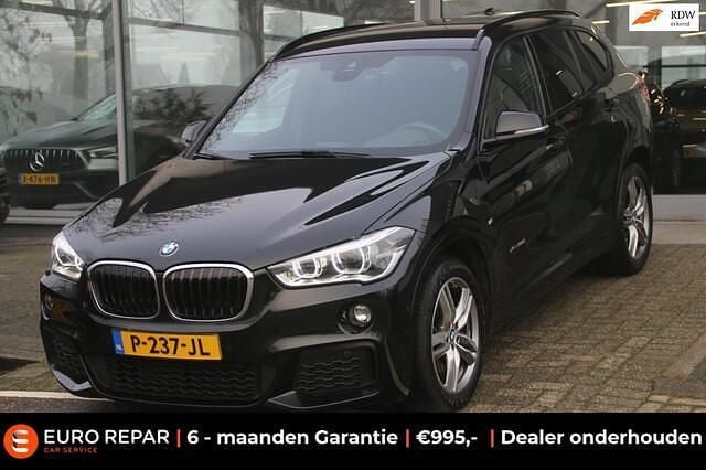 Zwart Occasion 2018 BMW X1 Executive SUV | € 18.995 (Goede deal) - Afbeelding 1/4