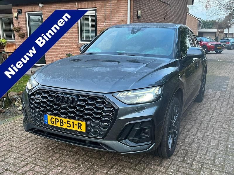 Grijs (metallic) Occasion 2024 Audi Q5 Sportback Competition SUV | € 57.449 (Eerlijke prijs) - Afbeelding 1/4