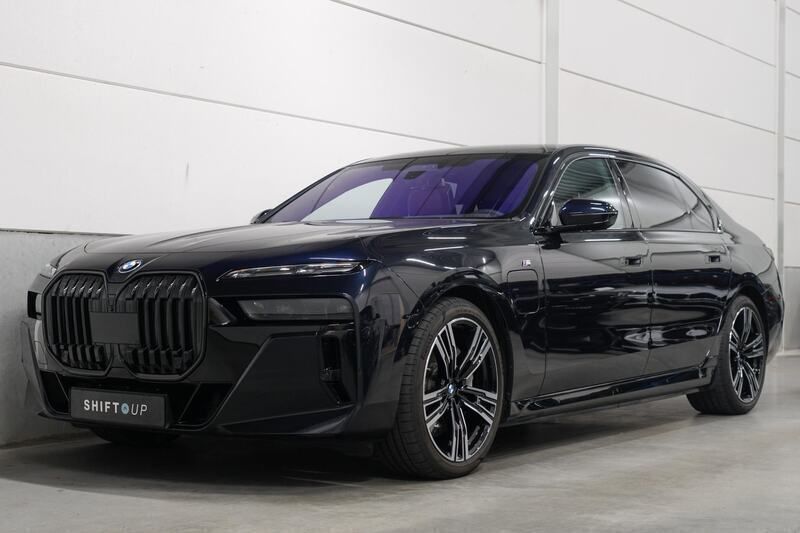 Zwart Gebruikt 2022 BMW 750 M Sport Sedan | € 93.440 - Afbeelding 1/4