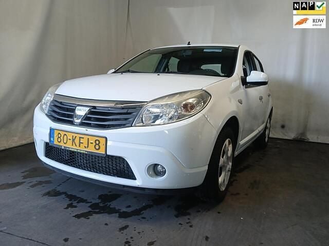 Wit Gebruikt 2009 Dacia Sandero Lauréate Hatchback | € 1.495 - Afbeelding 1/4