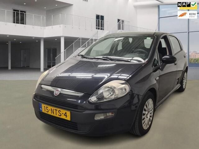Zwart Gebruikt 2010 Fiat Punto Evo Dynamic Hatchback | € 2.445 (Eerlijke prijs) - Afbeelding 1/4