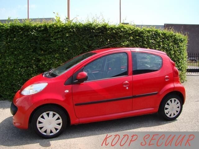 Rood Gebruikt 2009 Peugeot 107 Hatchback | € 1.699 (Goede deal) - Afbeelding 1/4