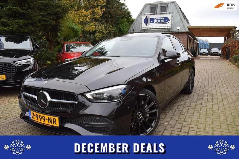 Zwart Occasion 2023 Mercedes C300e Luxury Sedan | € 42.945 (Goede deal) - Afbeelding 1/4