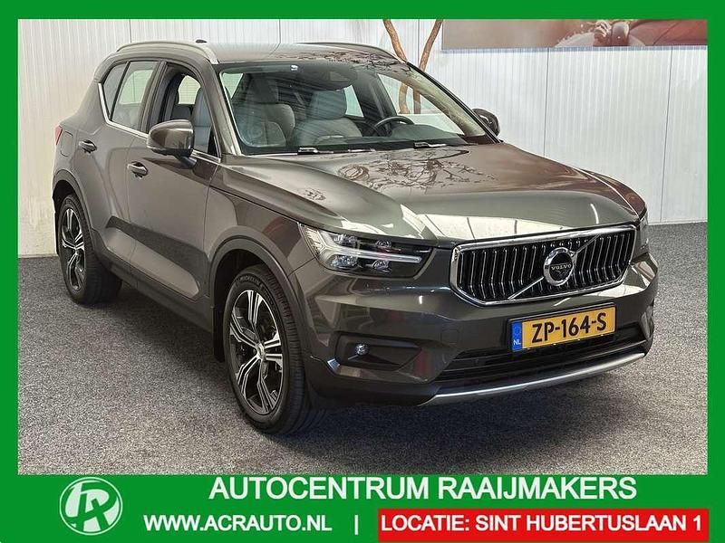 Grijs Gebruikt 2019 Volvo XC40 Inscription SUV | € 29.935 (Eerlijke prijs) - Afbeelding 1/4