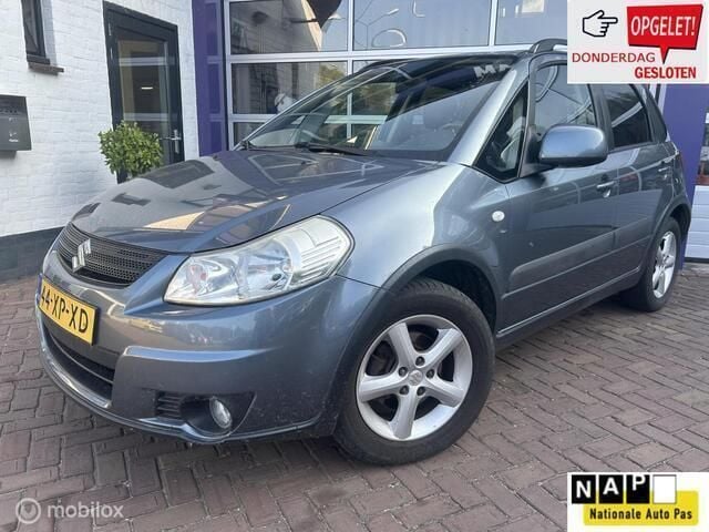 Grijs, metallic lak Gebruikt 2007 Suzuki SX4 Comfort MPV | € 2.999 (Eerlijke prijs) - Afbeelding 1/4