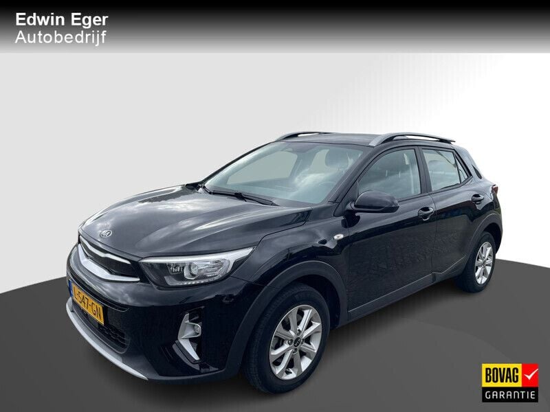 Zwart Gebruikt 2021 Kia Stonic SUV | € 16.950 (Goede deal) - Afbeelding 1/4