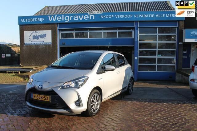 Grijs Gebruikt 2019 Toyota Yaris Hatchback | € 15.950 (Eerlijke prijs) - Afbeelding 1/4