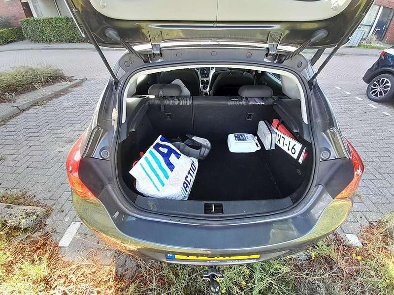 Grijs Gebruikt 2010 Opel Astra Edition MPV | € 2.500 (Iets duurder) - Afbeelding 1/4