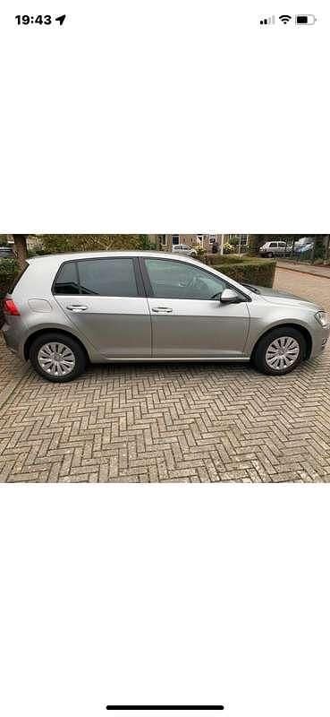 Zilver Occasion 2013 VW Golf Trendline Sedan | € 10.500 (Eerlijke prijs) - Afbeelding 1/4