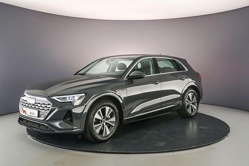 Grijs Gebruikt 2023 Audi Q8 e-tron Comfort SUV | € 44.900 (Super prijs) - Afbeelding 1/4