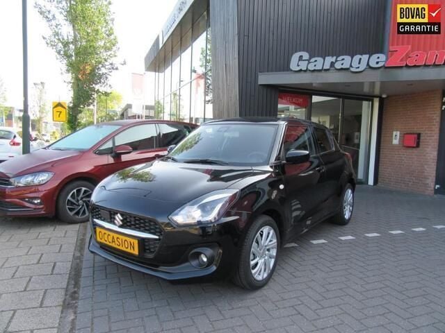 Zwart Nieuw 2024 Suzuki Swift Hatchback | € 22.950 (Goede deal) - Afbeelding 1/4