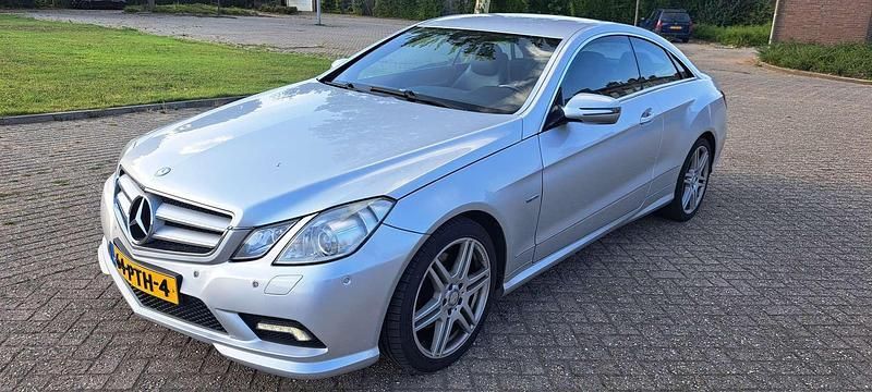 Zilver Gebruikt 2009 Mercedes E350 Coupé | € 8.750 - Afbeelding 1/4