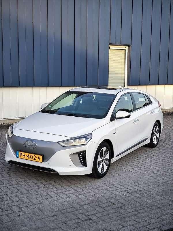 Gebruikt 2017 Hyundai Ioniq Premium Sedan | € 12.900 (Eerlijke prijs) - Afbeelding 1/4