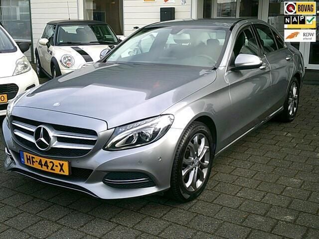 Grijs Gebruikt 2015 Mercedes C220 Prestige Sedan | € 15.850 (Eerlijke prijs) - Afbeelding 1/4