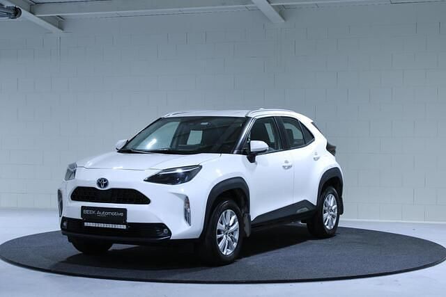 Wit Occasion 2022 Toyota Yaris Cross SUV | € 20.950 - Afbeelding 1/4