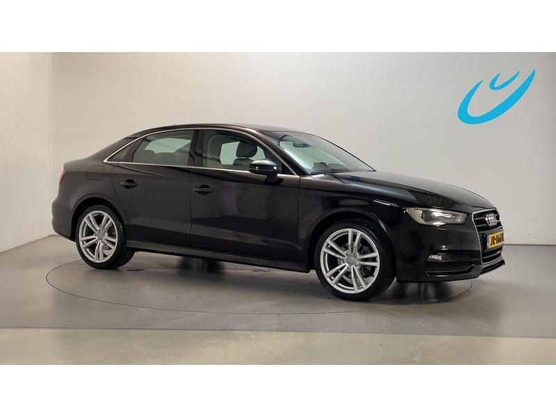 Zwart Gebruikt 2016 Audi A3 Ambiente Sedan | € 14.900 (Super prijs) - Afbeelding 1/3