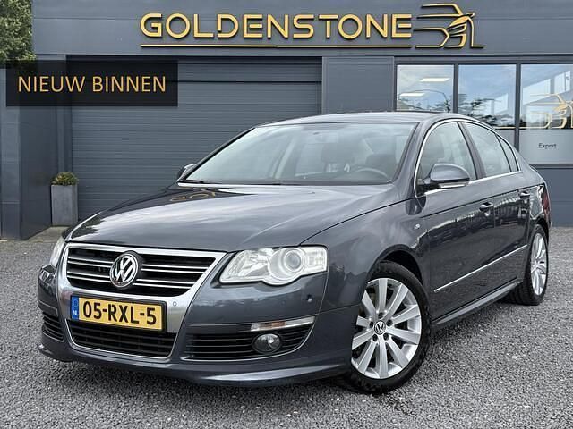 Grijs Gebruikt 2010 VW Passat R-line Sedan | € 8.443 - Afbeelding 1/4