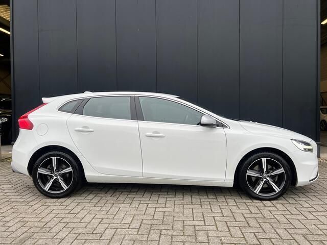 Occasion Volvo V40 R-Design 191 PK (140 kW) 2018 Wit Stationwagen