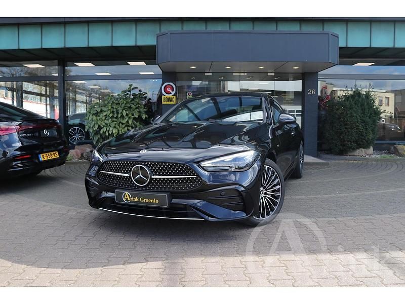 Zwart (metallic) Gebruikt 2024 Mercedes E300 AMG line Coupé | € 63.250 (Duur) - Afbeelding 1/4