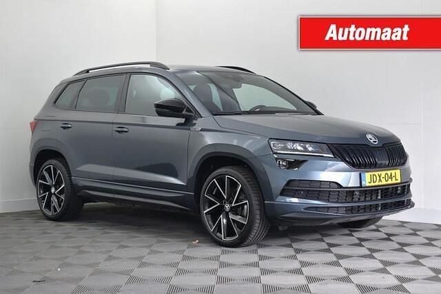 Grijs Gebruikt 2020 Skoda Karoq SportLine SUV | € 31.750 (Eerlijke prijs) - Afbeelding 1/3