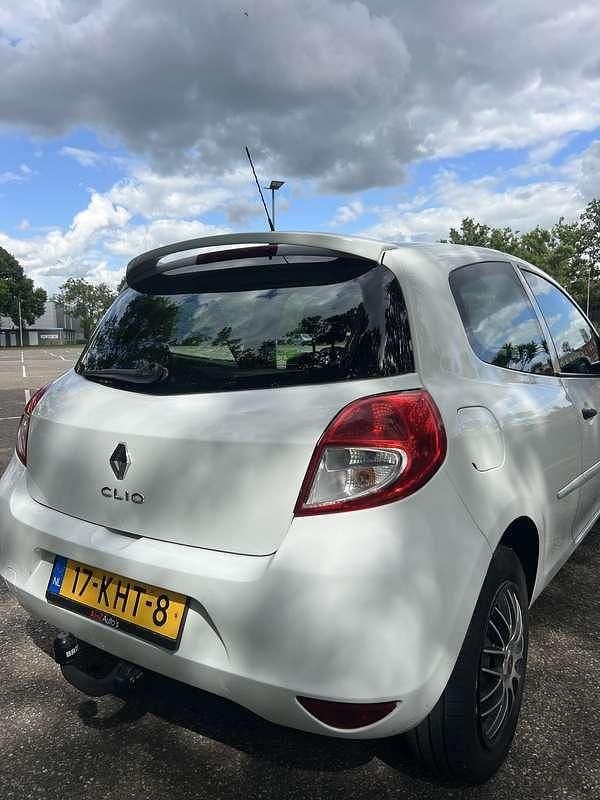 Occasion Renault Clio II 75 PK (55 kW) 2009 Wit Hatchback
