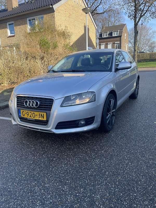 Grijs Occasion 2009 Audi A3 Attraction Stationwagen | € 4.500 (Super prijs) - Afbeelding 1/4