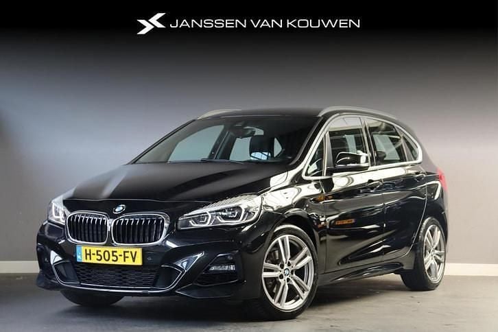 Zwart Occasion 2020 BMW 218 Executive Stationwagen | € 21.900 (Eerlijke prijs) - Afbeelding 1/4