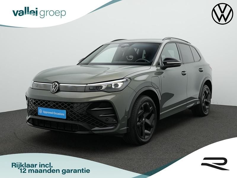 Groen Gebruikt 2024 VW Tiguan R-line Edition SUV | € 49.900 (Super prijs) - Afbeelding 1/4