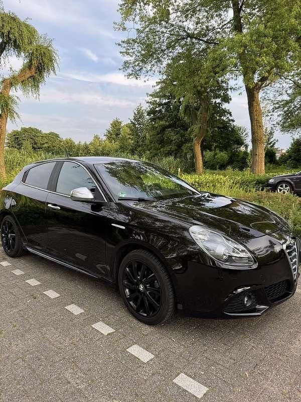Occasion Alfa Romeo Giulietta Distinctive 120 PK (88 kW) 2012 Zwart MPV