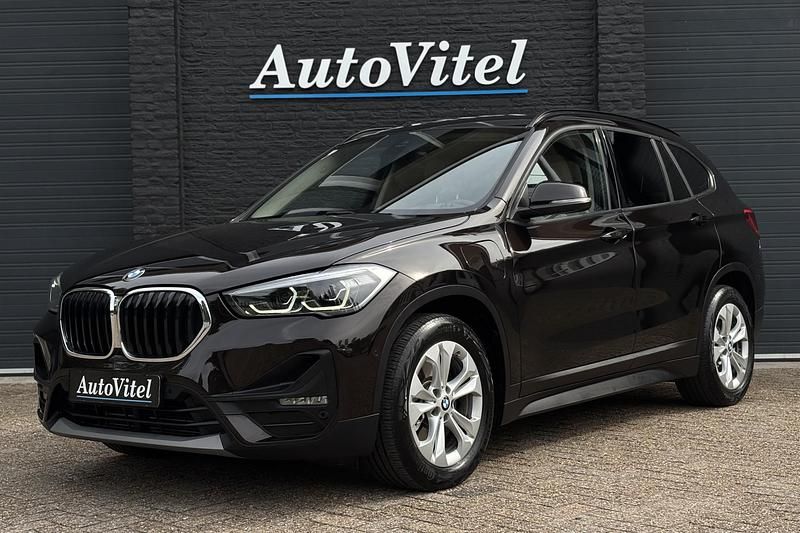 Bruin Gebruikt 2021 BMW X1 SUV | € 28.945 (Goede deal) - Afbeelding 1/3