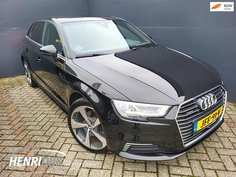 Zwart (metallic) Gebruikt 2018 Audi A3 Sportback e-tron S-Line Hatchback | € 19.750 (Eerlijke prijs) - Afbeelding 1/4