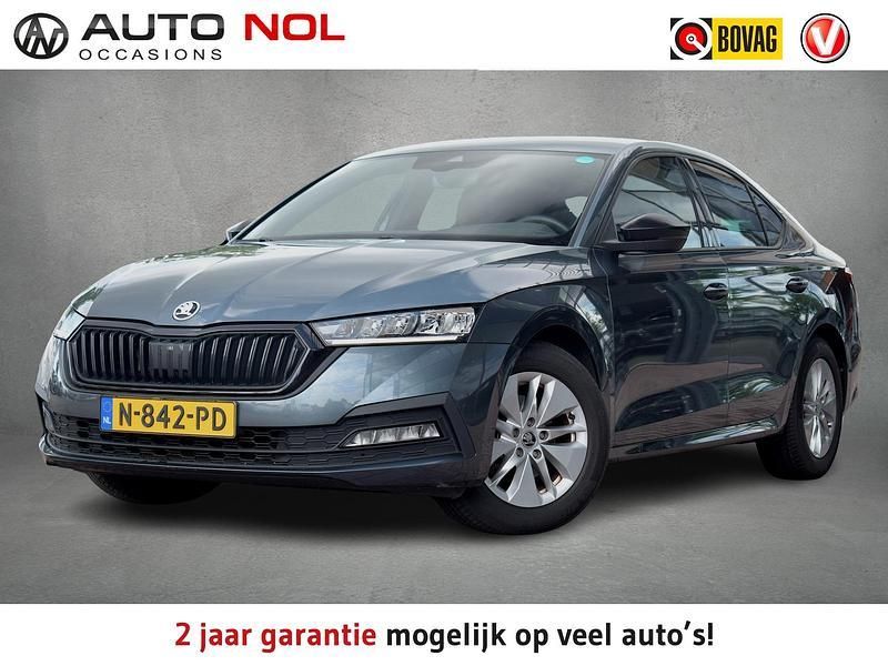 Grijs, metallic lak Gebruikt 2021 Skoda Octavia Business Line Hatchback | € 19.950 (Eerlijke prijs) - Afbeelding 1/4