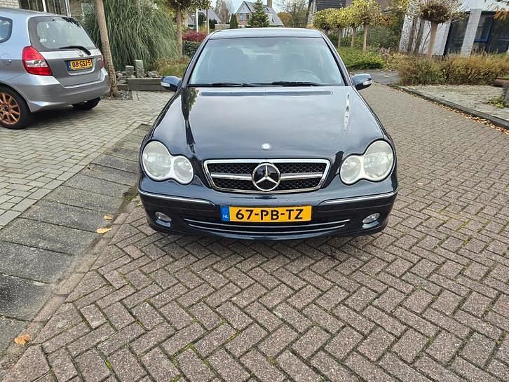 Gebruikt 2004 Mercedes C180 Sedan | € 3.250 (Eerlijke prijs) - Afbeelding 1/4