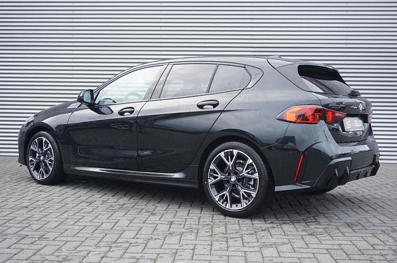 Nieuw BMW 120 Efficient Dynamics 2025 Zwart Hatchback