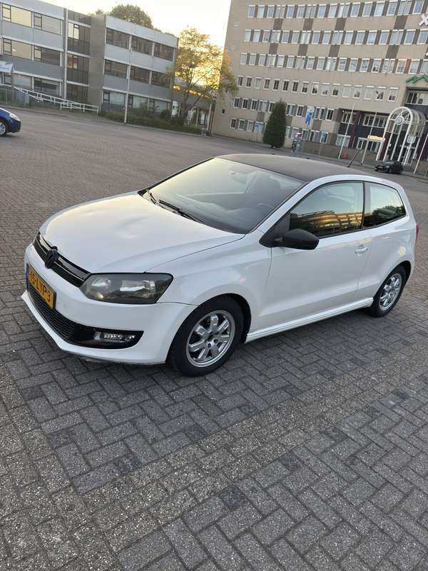 Gebruikt 2011 VW Polo Style Sedan | € 2.950 (Super prijs) - Afbeelding 1/4