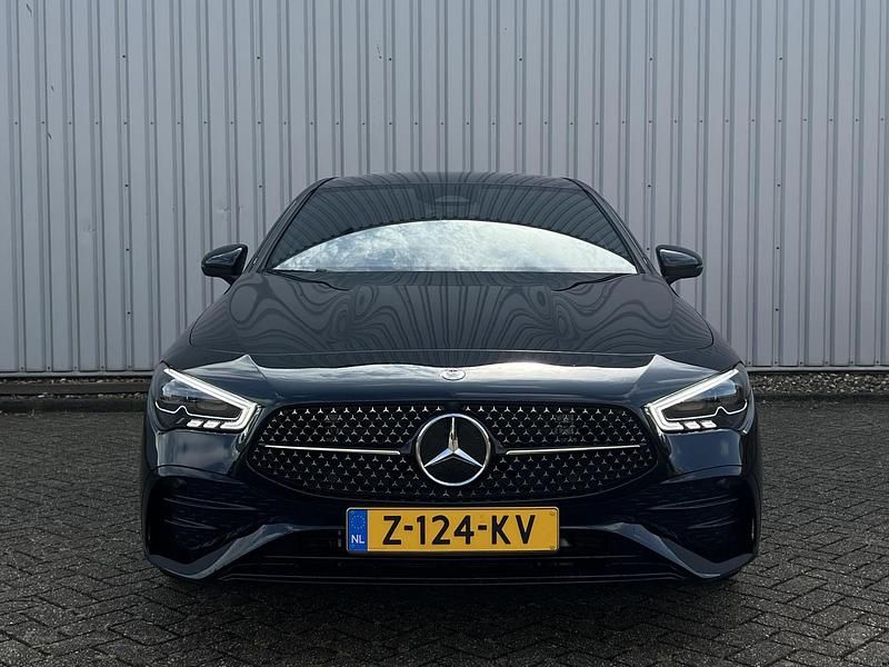Occasion Mercedes CLA180 Shooting Brake AMG line 136 PK (100 kW) 2024 Zwart Stationwagen
