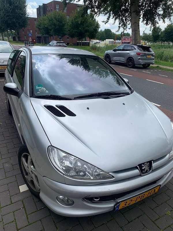 Grijs Gebruikt 2004 Peugeot 206 Quiksilver Hatchback | € 650 (Goede deal) - Afbeelding 1/4