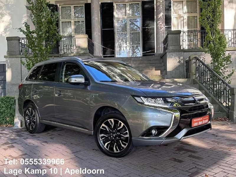 Grijs, metallic lak Gebruikt 2018 Mitsubishi Outlander P-HEV Instyle SUV | € 18.945 (Goede deal) - Afbeelding 1/4