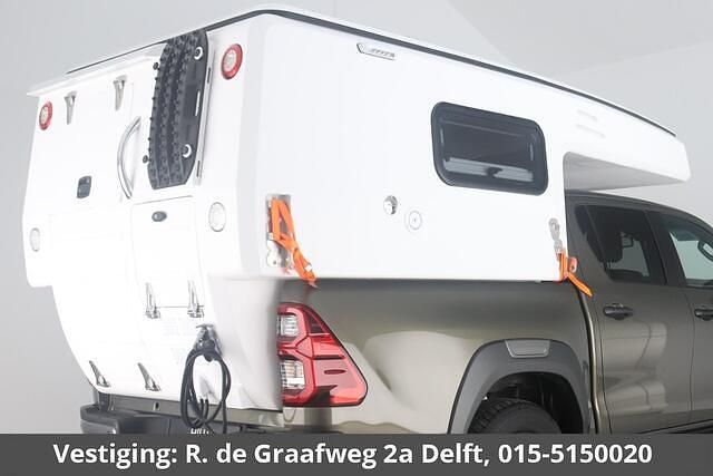 Wit Nieuw 2025 Toyota HiLux Pickup | € 30.250 - Afbeelding 1/4