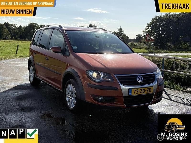 Oranje Gebruikt 2008 VW Touran Cross MPV | € 4.750 - Afbeelding 1/4
