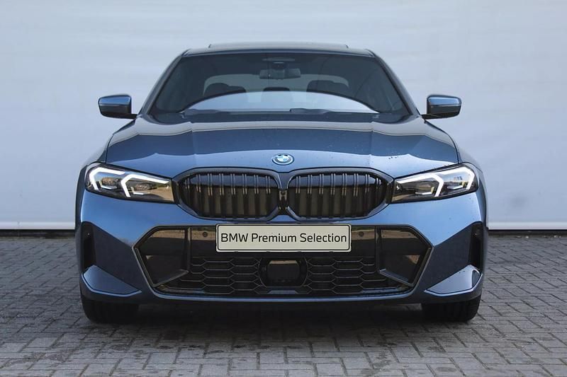 Occasion BMW 330e Executive 184 PK (135 kW) 2025 Blauw Sedan
