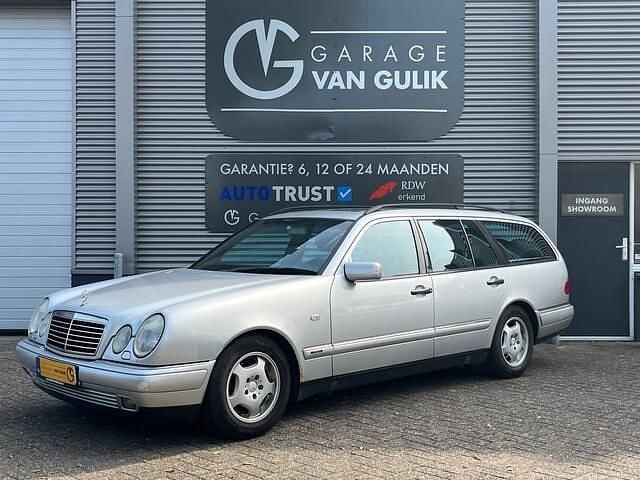 Grijs Gebruikt 1999 Mercedes 200 Classic | € 2.995 (Eerlijke prijs) - Afbeelding 1/3