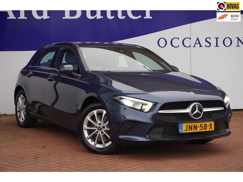 Blauw Gebruikt 2022 Mercedes A250 Business Hatchback | € 26.999 (Super prijs) - Afbeelding 1/4