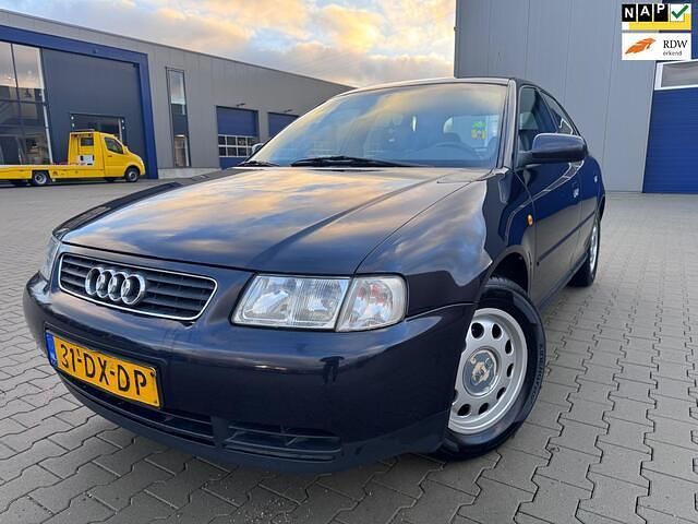 Blauw Occasion 2000 Audi A3 Attraction Hatchback | € 999 (Eerlijke prijs) - Afbeelding 1/4