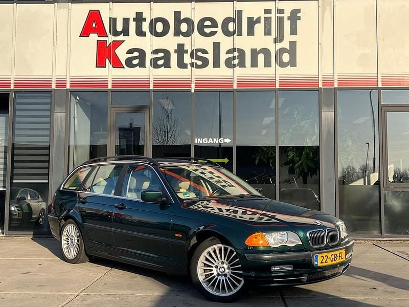 Groen Occasion 2000 BMW 330 Executive Stationwagen | € 2.498 (Iets duurder) - Afbeelding 1/4