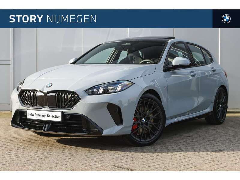Grijs, metallic lak Gebruikt 2025 BMW 120 M Sport Hatchback | € 46.950 (Eerlijke prijs) - Afbeelding 1/4