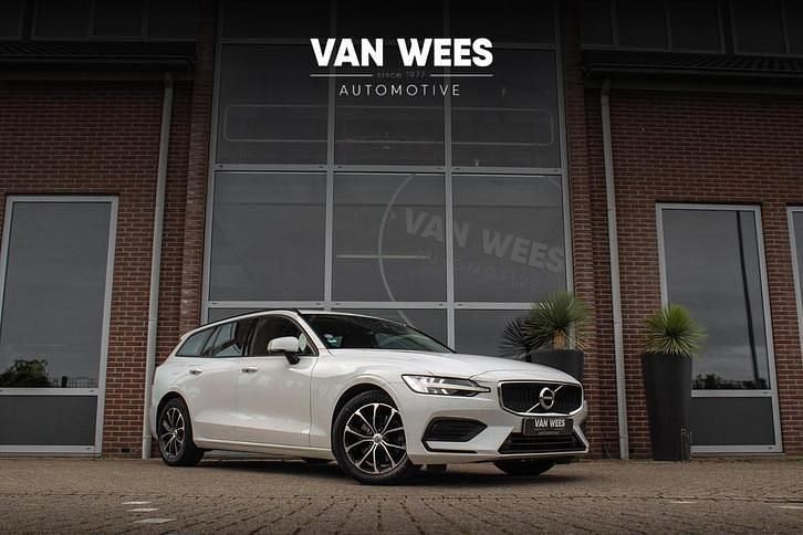 Wit Gebruikt 2022 Volvo V60 Momentum Stationwagen | € 23.450 (Goede deal) - Afbeelding 1/3