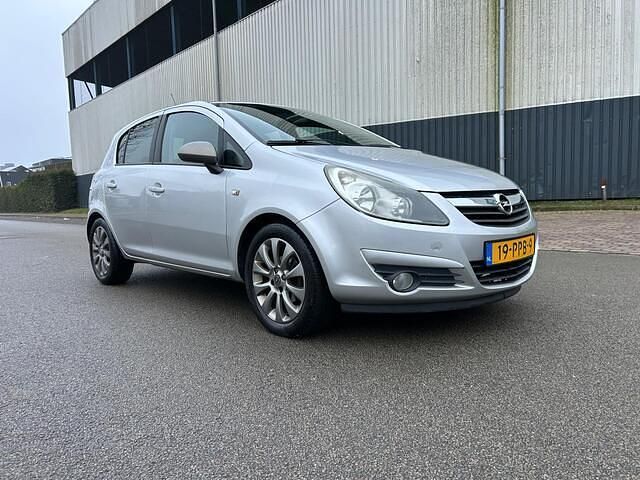Grijs Occasion 2011 Opel Corsa Edition Hatchback | € 4.750 (Eerlijke prijs) - Afbeelding 1/4