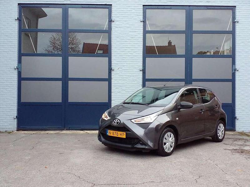 Occasion Toyota Aygo 72 PK (52 kW) 2021 Grijs Hatchback