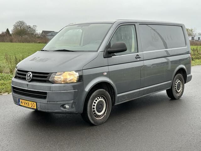 Geel Gebruikt 2010 VW T5 Van | € 3.995 (Goede deal) - Afbeelding 1/4